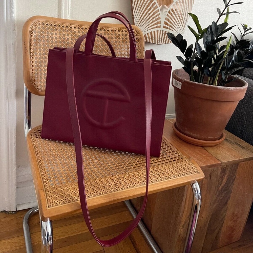 Telfar Medium bag in Oxblood